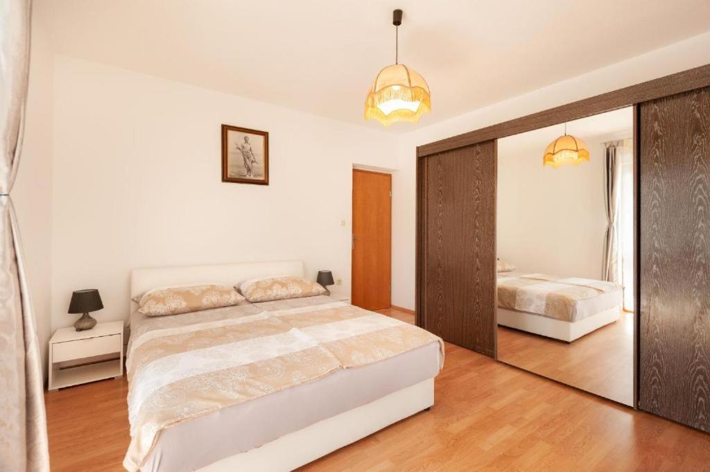 Maribela Apartments Trogir Eksteriør billede